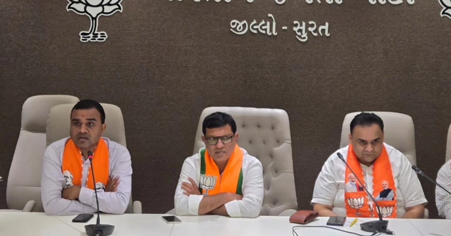 તા.૧૯-૧૦-૨૦૨૪ ના રોજ શ્રી કમલમ સુરત જીલ્લા કર્યાલય પર મહુવા વિધાનસભામાં આવતા સંગઠનના હોદ્દેદારો અને ચૂંટાયેલા પ્રતિનિધિ સાથે પ્રાથમિક સદસ્યતા અભિયાનની બેઠક કરી.